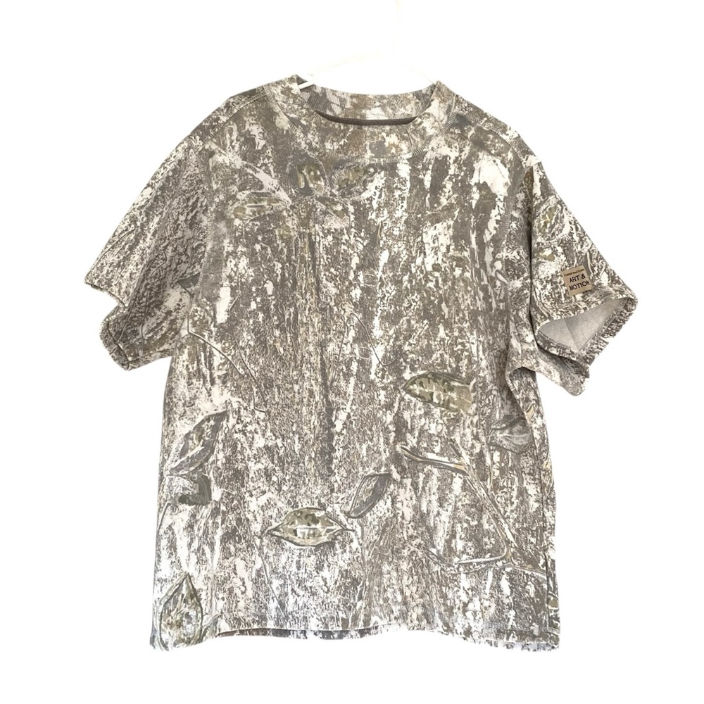Fleece Factory Art & Motion All Over Novelty Camo Leaf Print Crewneck T-Shirt L